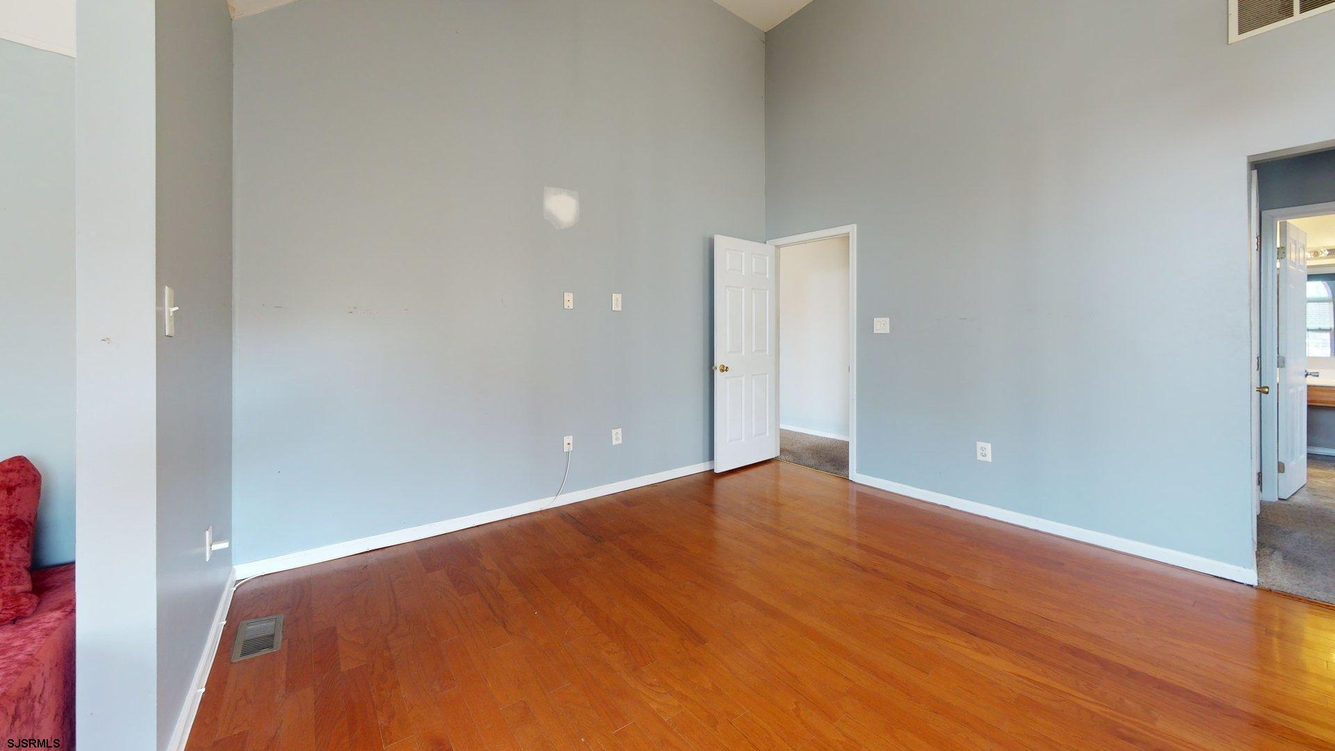 4 Rainbow Dr