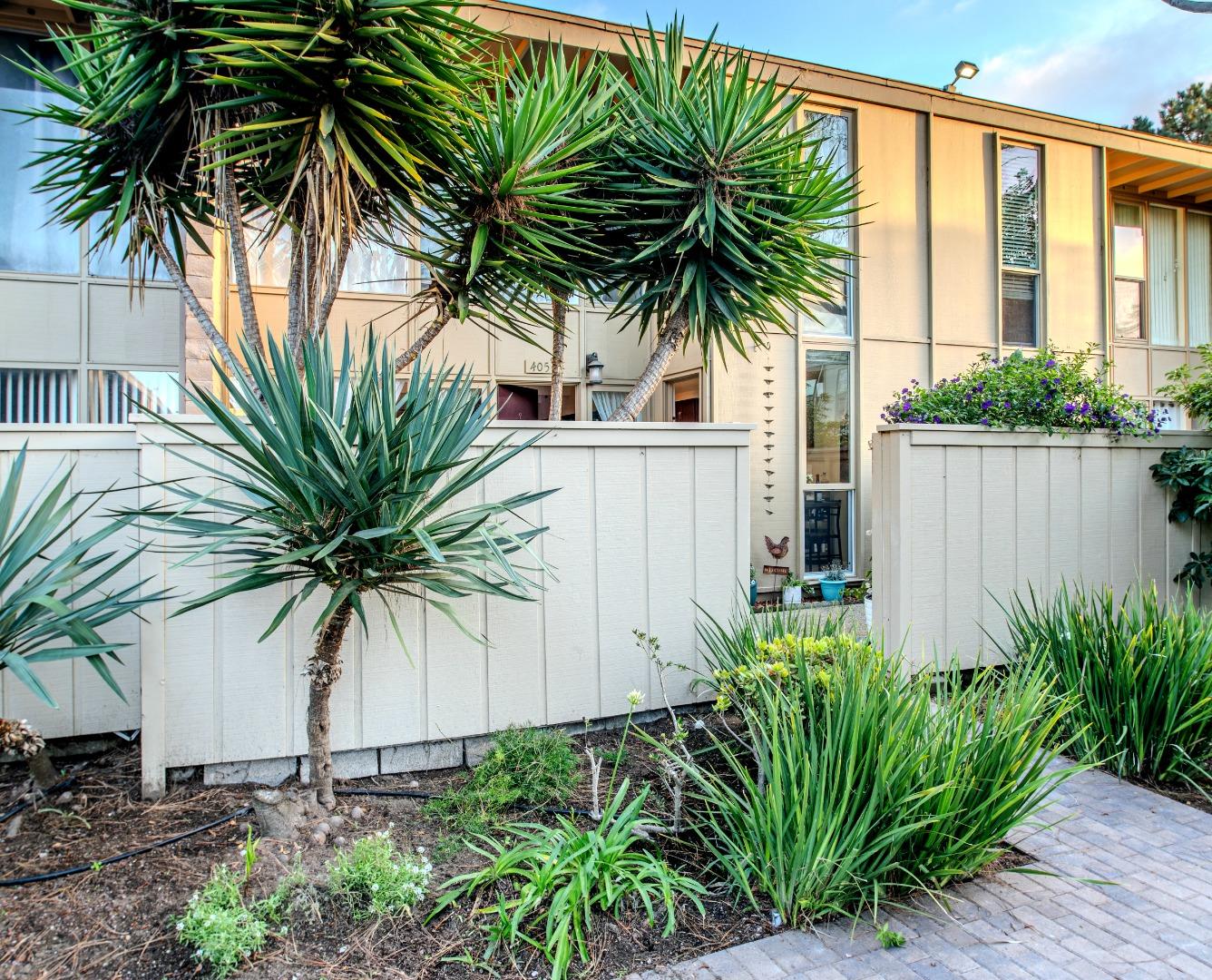 451 Dela Vina AVE 405