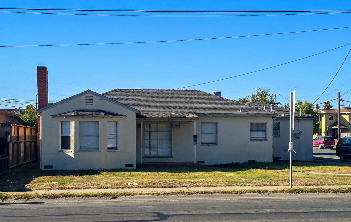1489 E Alisal ST