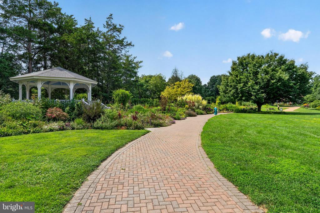 4507 HIGHLAND GREEN COURT