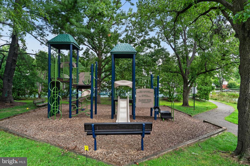 4507 HIGHLAND GREEN COURT
