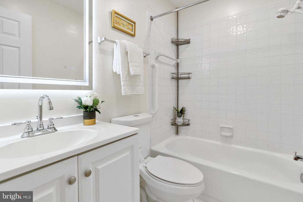4507 HIGHLAND GREEN COURT