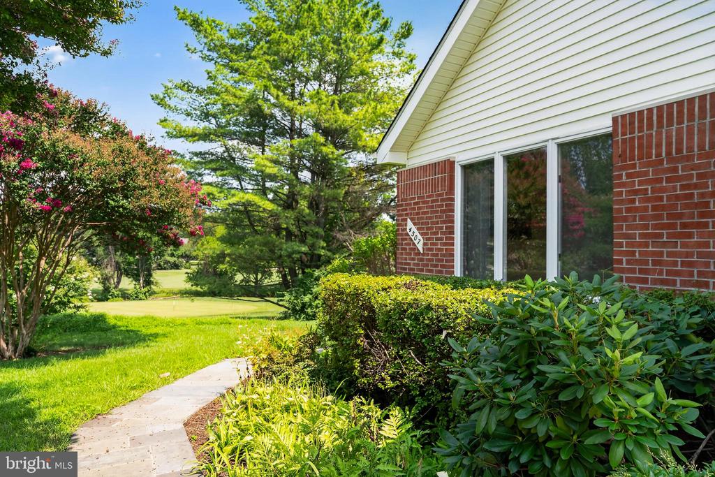 4507 HIGHLAND GREEN COURT