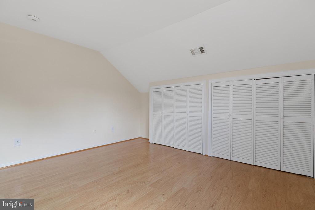 4507 HIGHLAND GREEN COURT