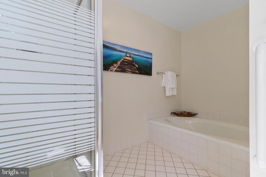 4507 HIGHLAND GREEN COURT
