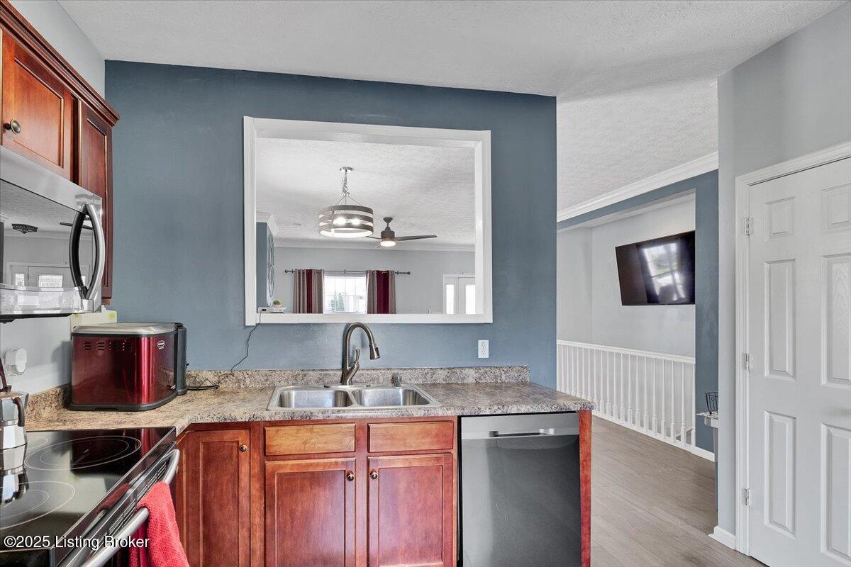 1704 Mae Street Kidd Ave