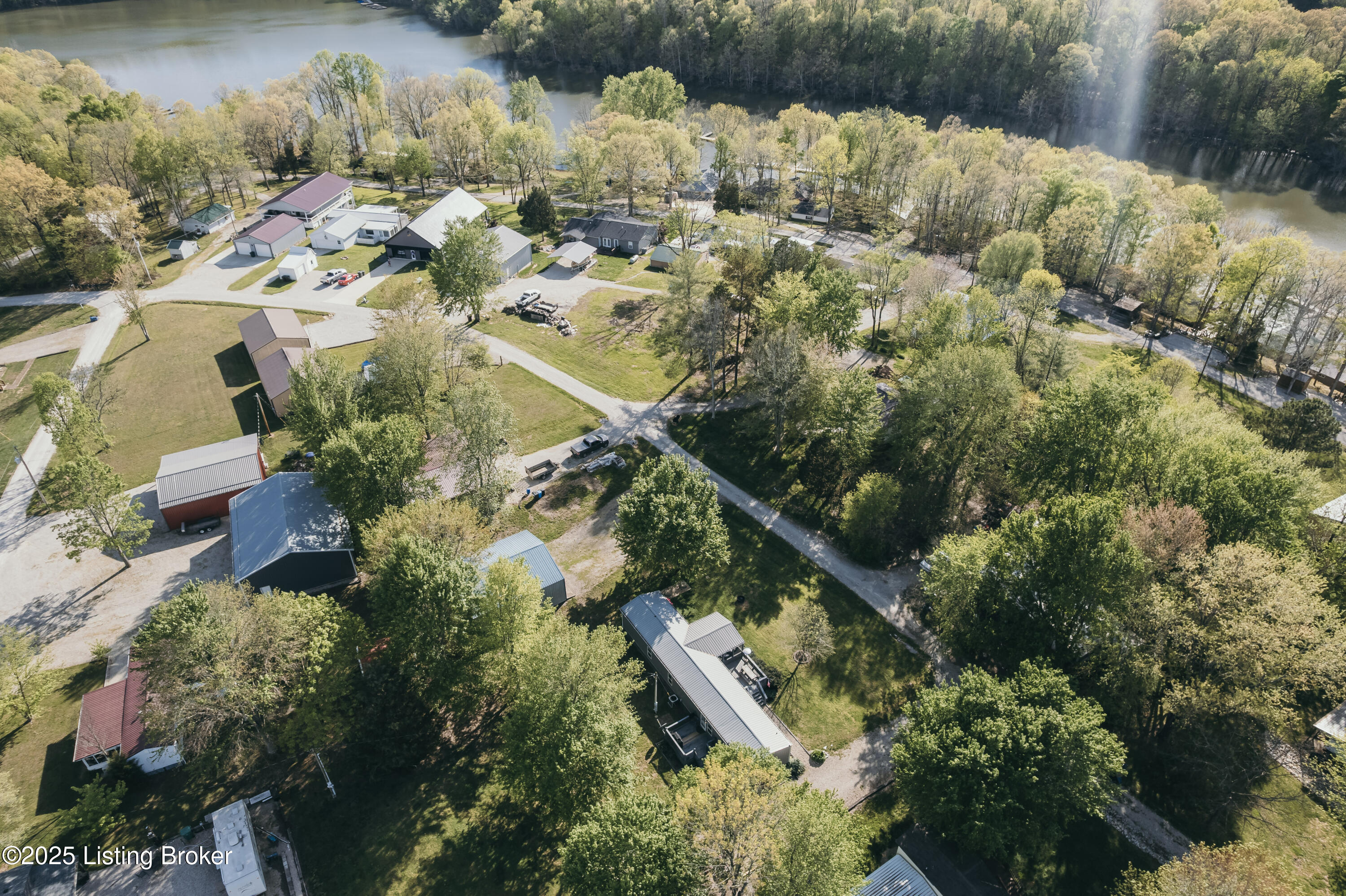 824 Pine Ridge Ln