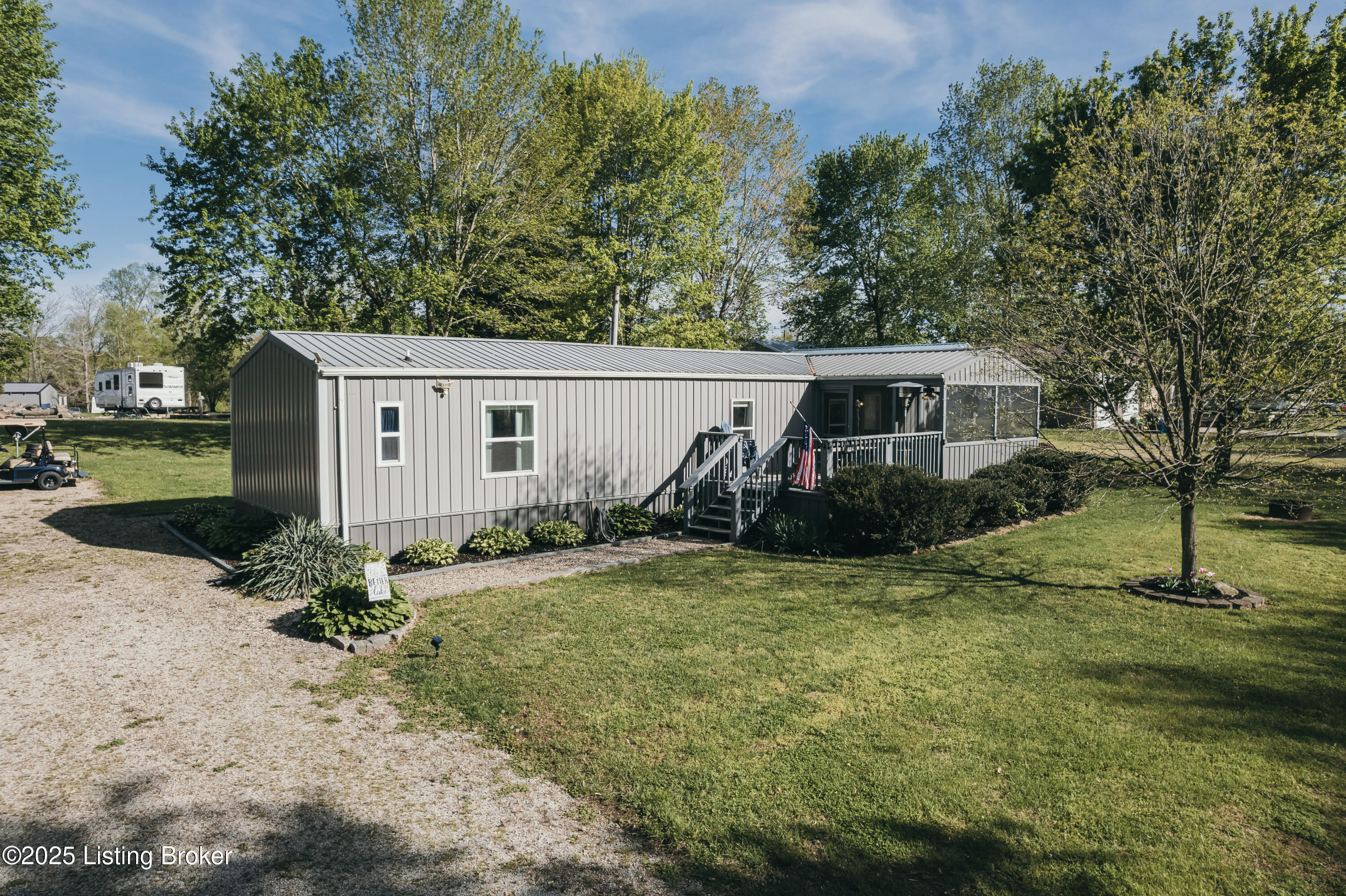824 Pine Ridge Ln