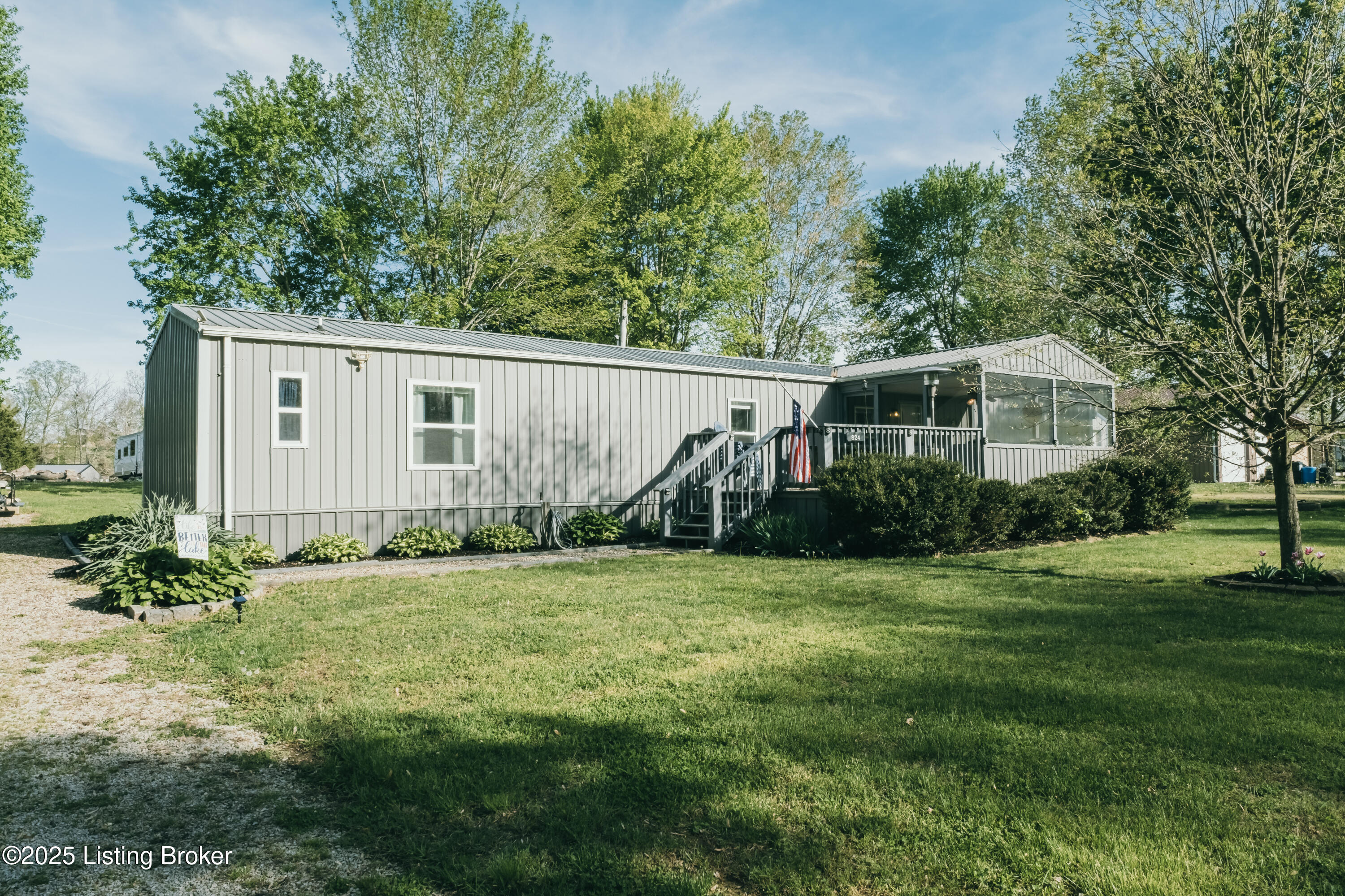 824 Pine Ridge Ln