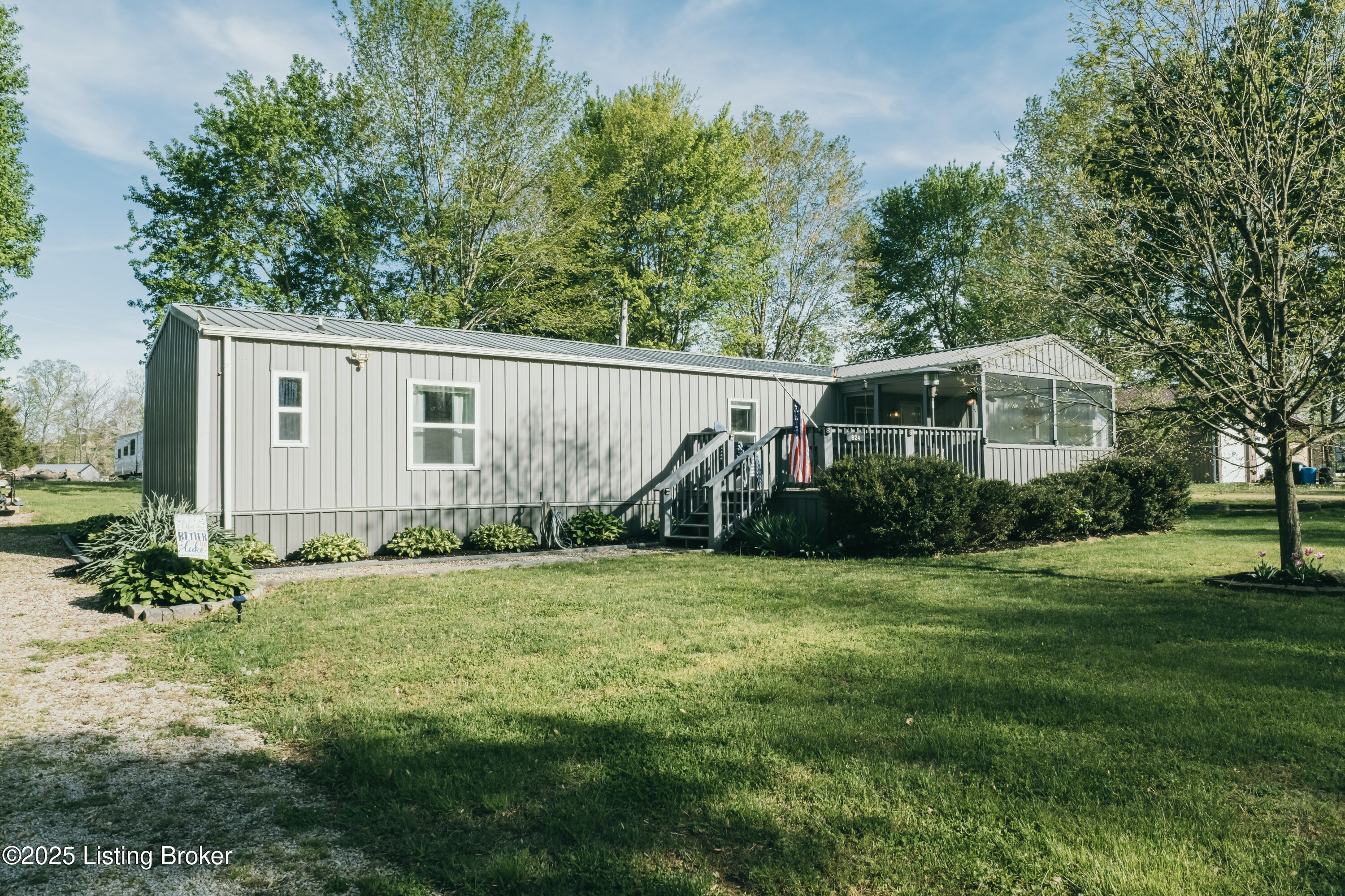 824 Pine Ridge Ln