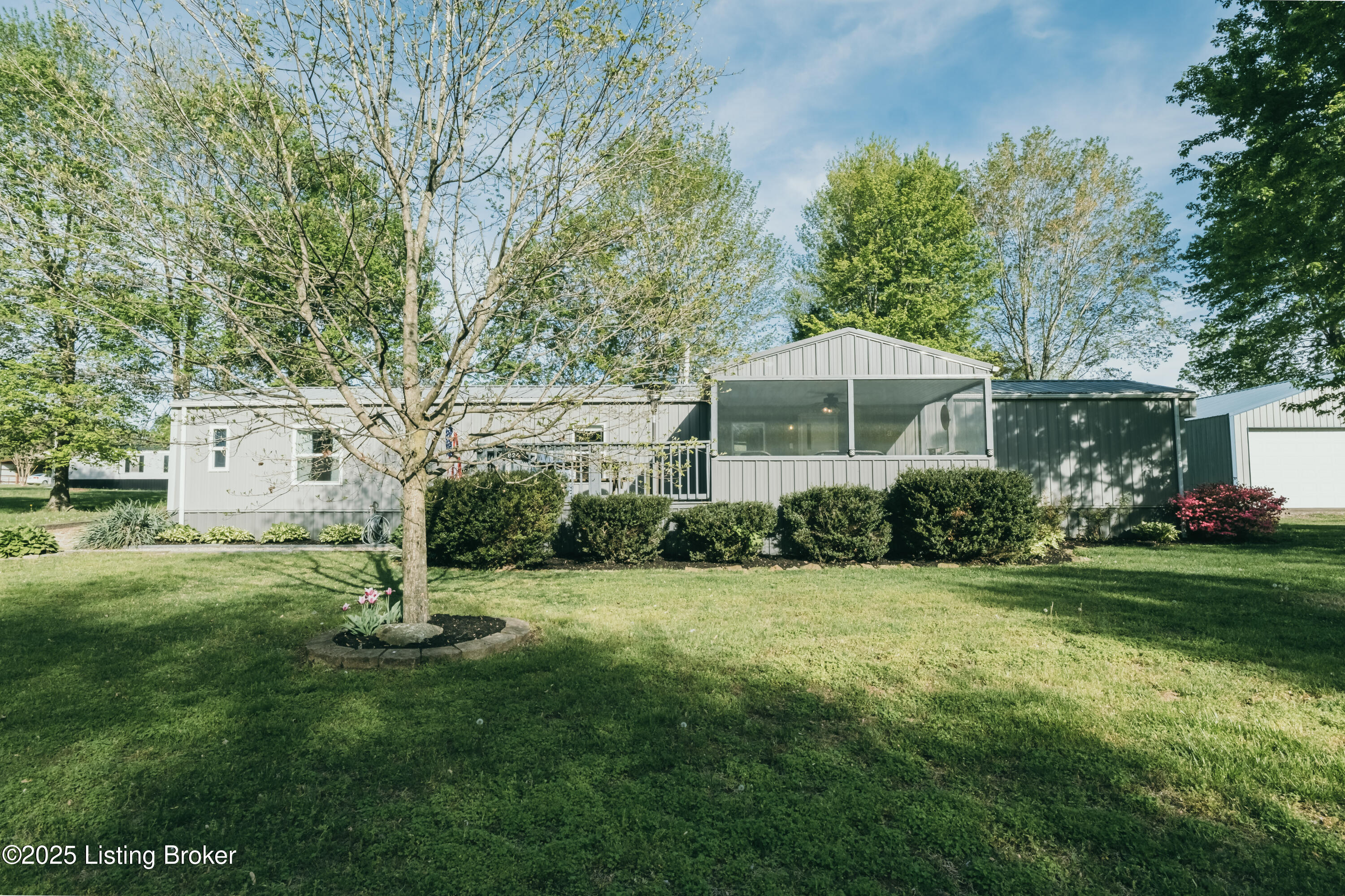 824 Pine Ridge Ln