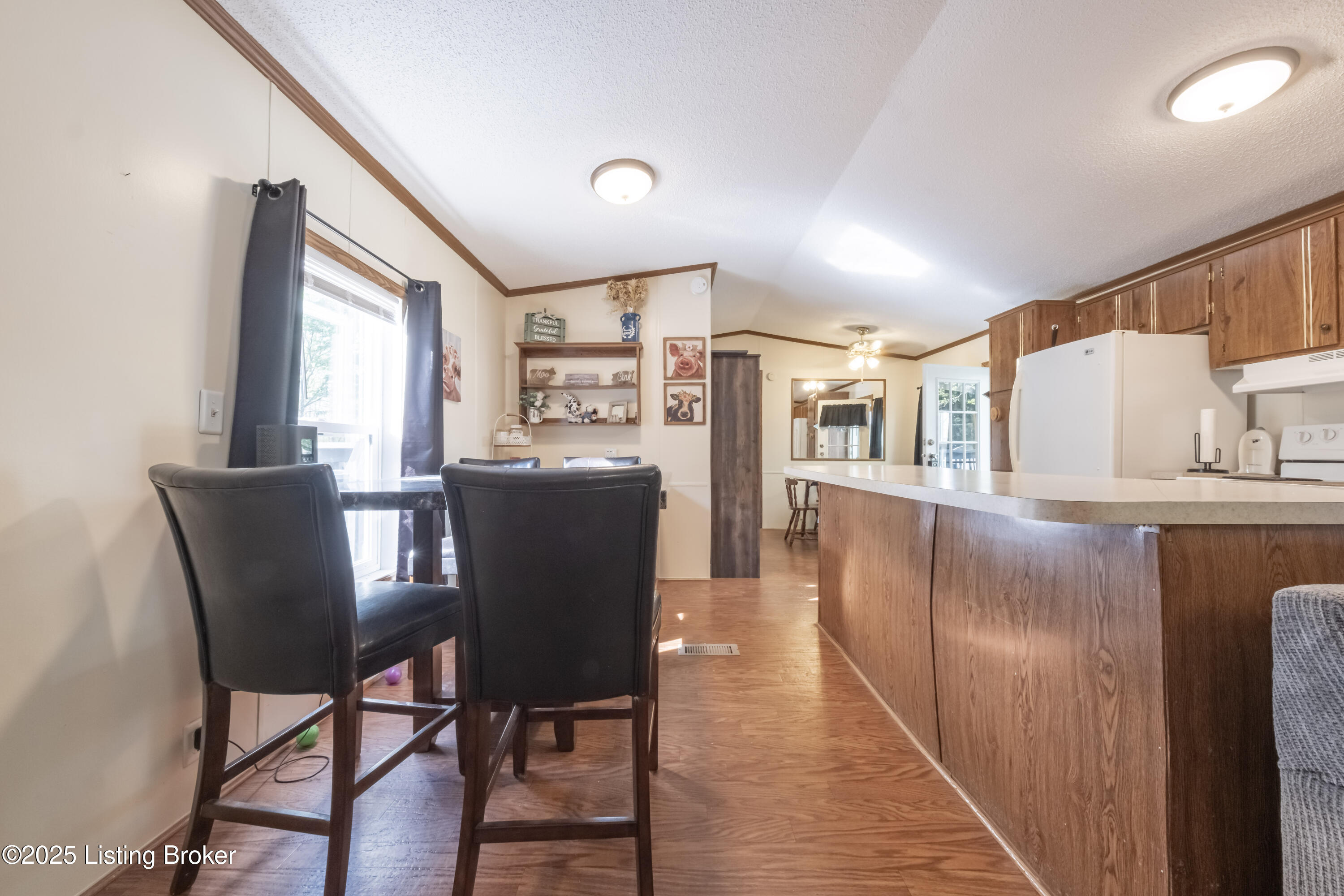 824 Pine Ridge Ln