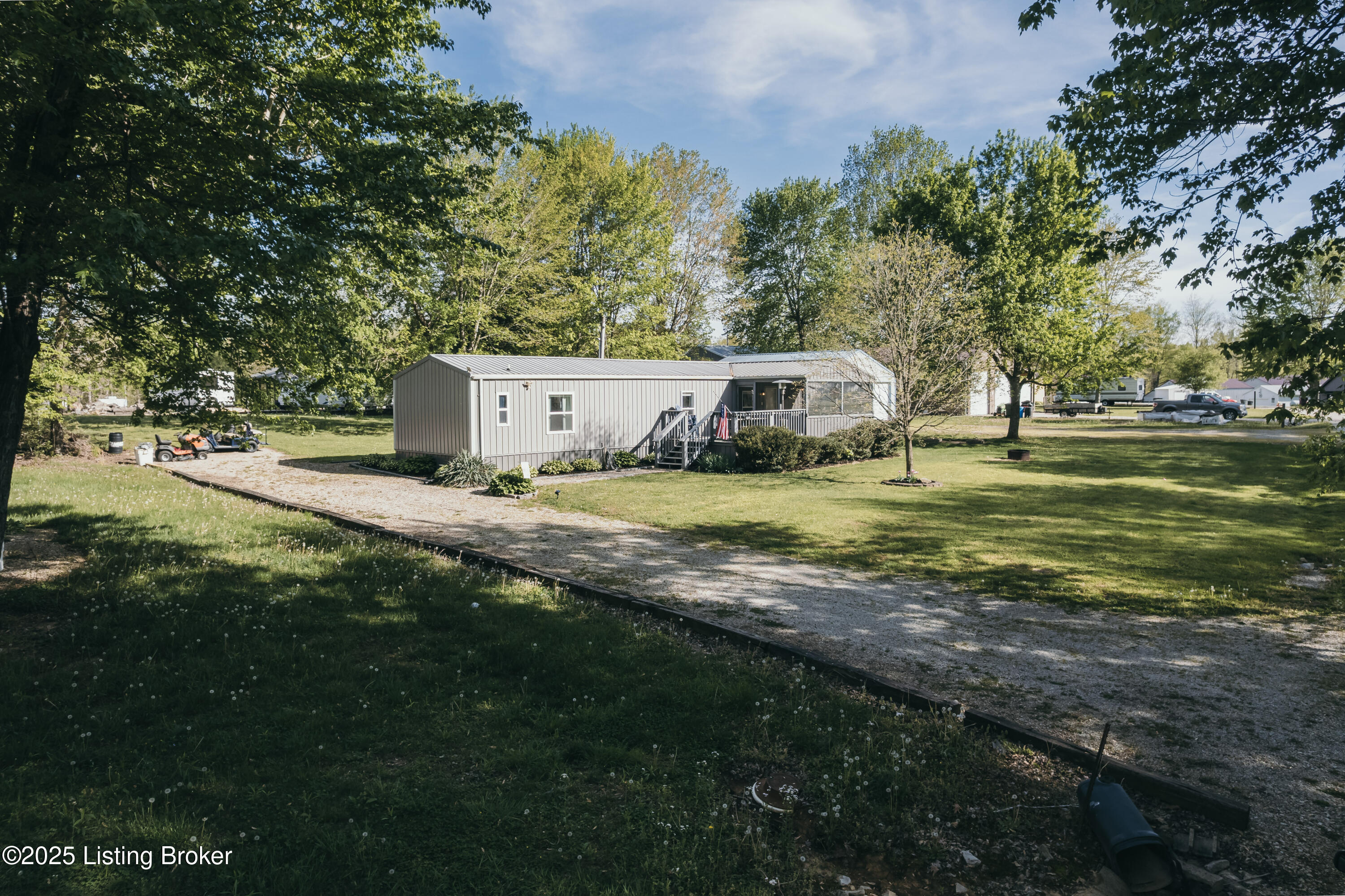 824 Pine Ridge Ln
