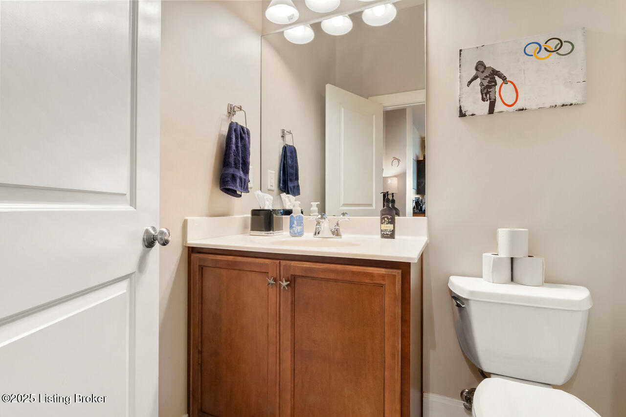 2011 Frankfort Ave, 204