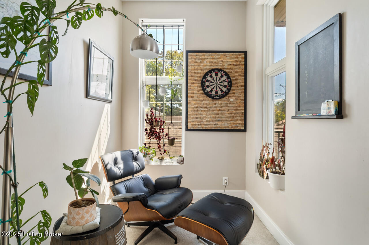 2011 Frankfort Ave, 204