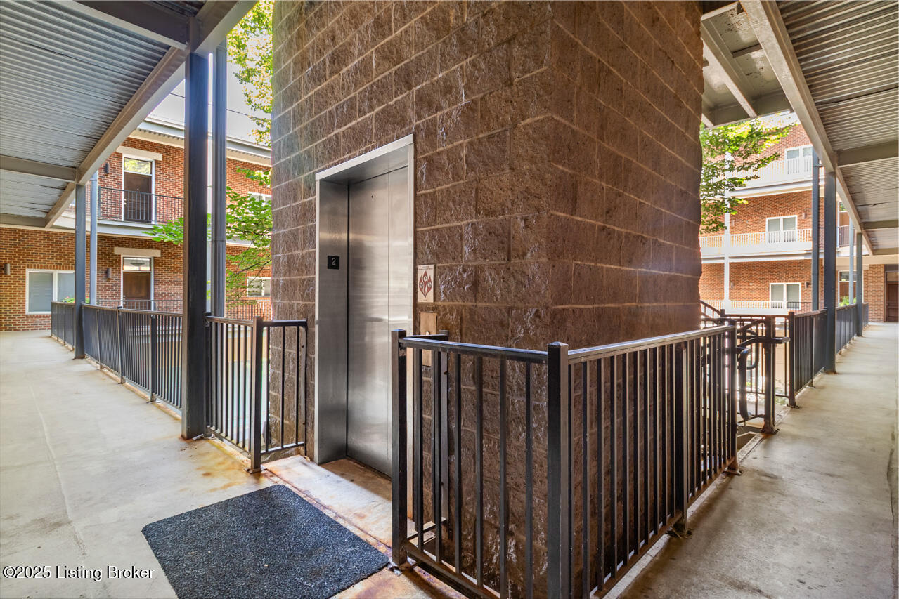 2011 Frankfort Ave, 204