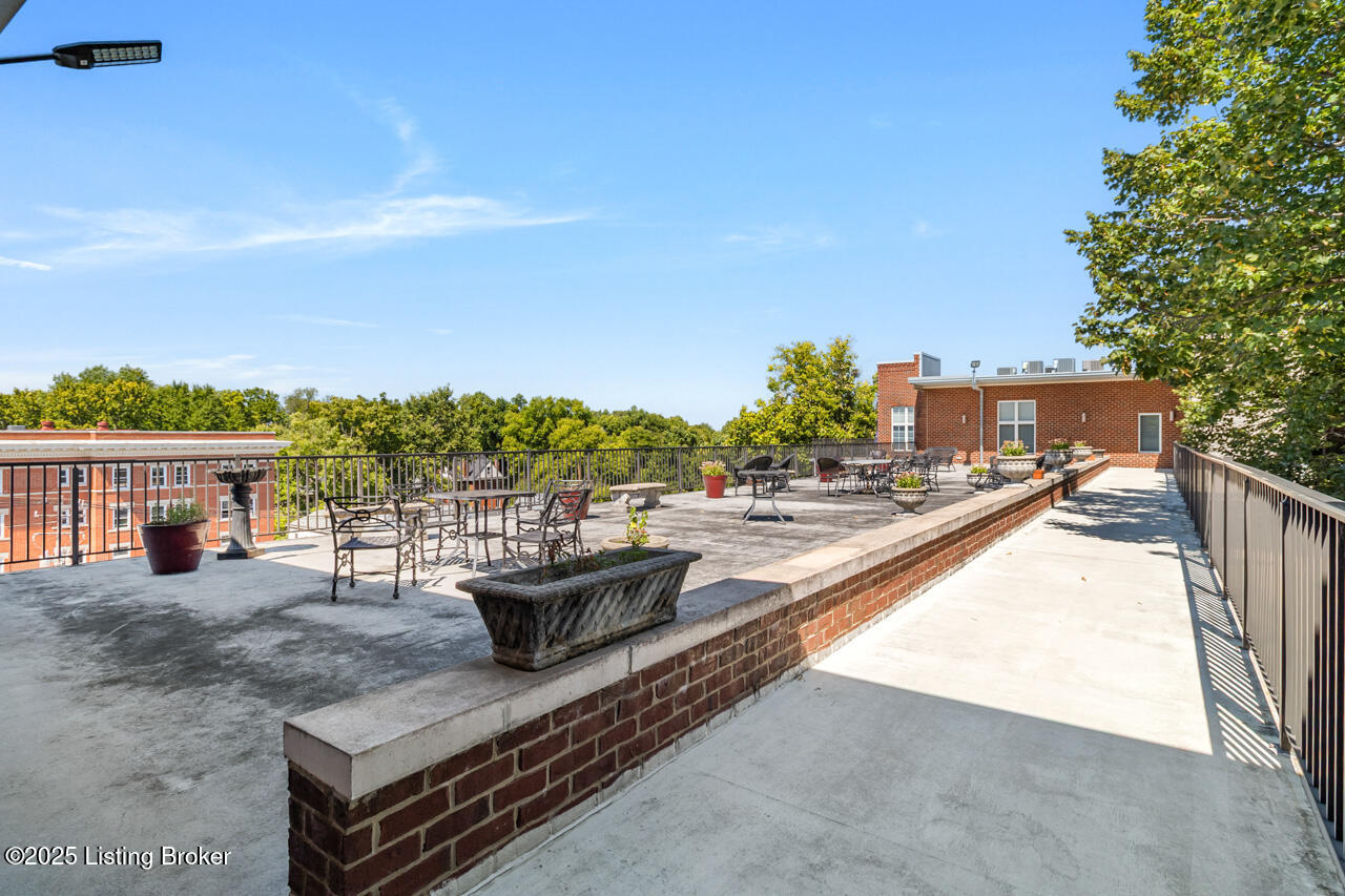 2011 Frankfort Ave, 204