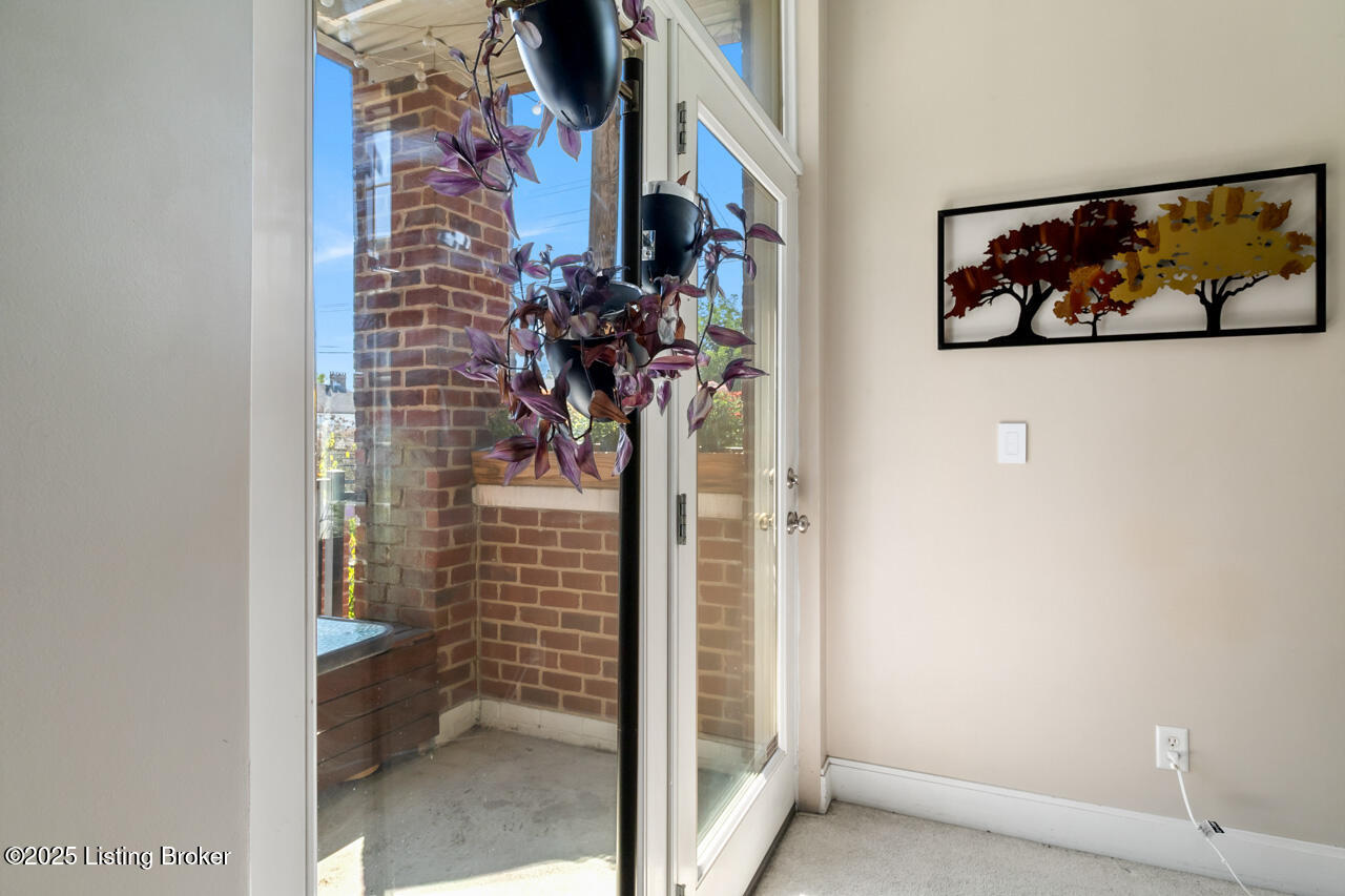 2011 Frankfort Ave, 204