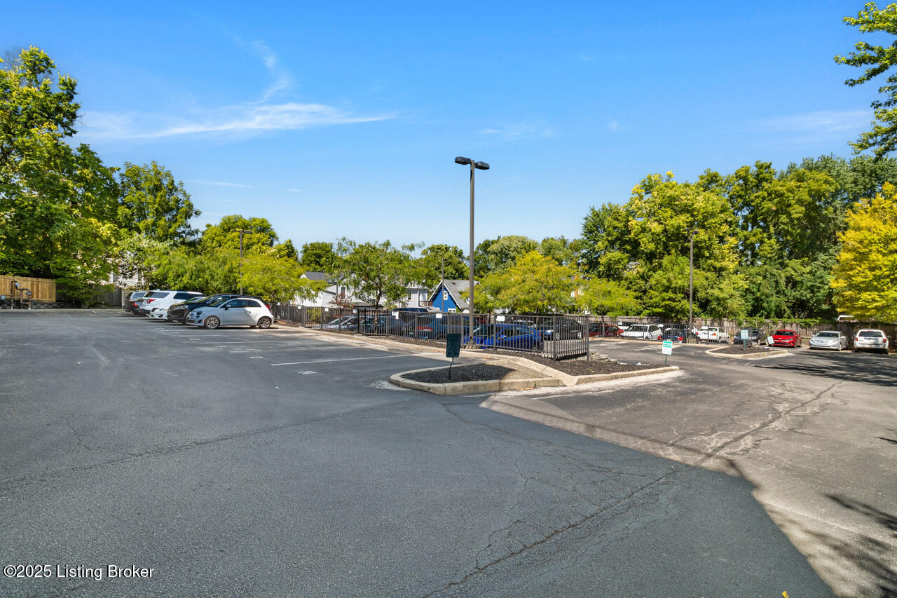 2011 Frankfort Ave, 204