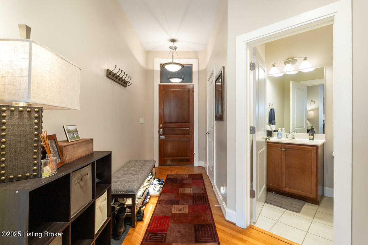 2011 Frankfort Ave, 204