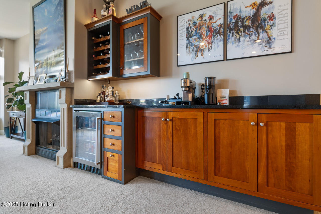 2011 Frankfort Ave, 204