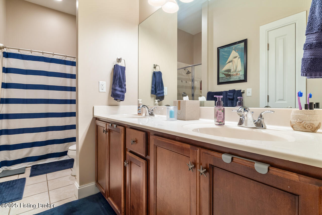 2011 Frankfort Ave, 204