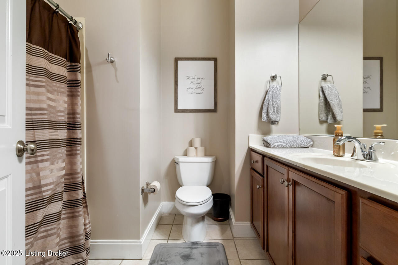 2011 Frankfort Ave, 204