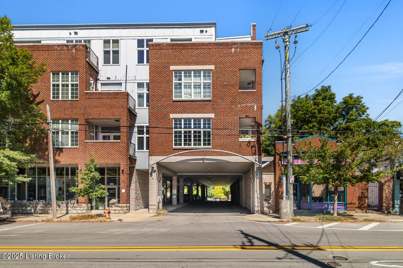 2011 Frankfort Ave, 204