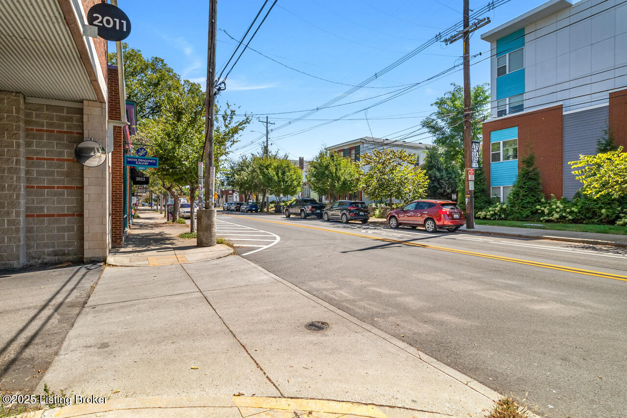 2011 Frankfort Ave, 204