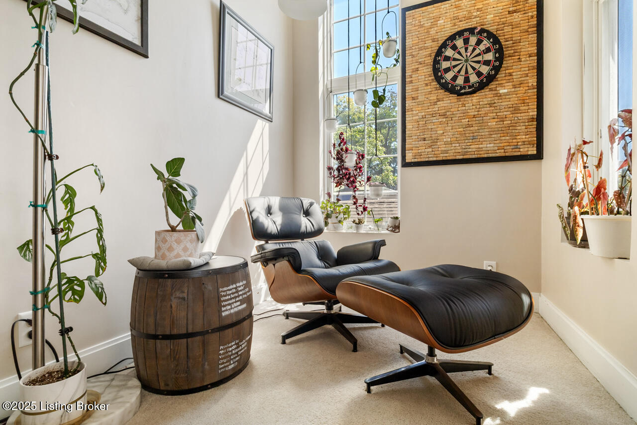 2011 Frankfort Ave, 204