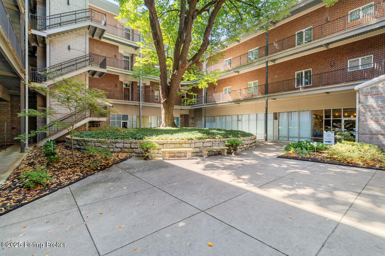 2011 Frankfort Ave, 204