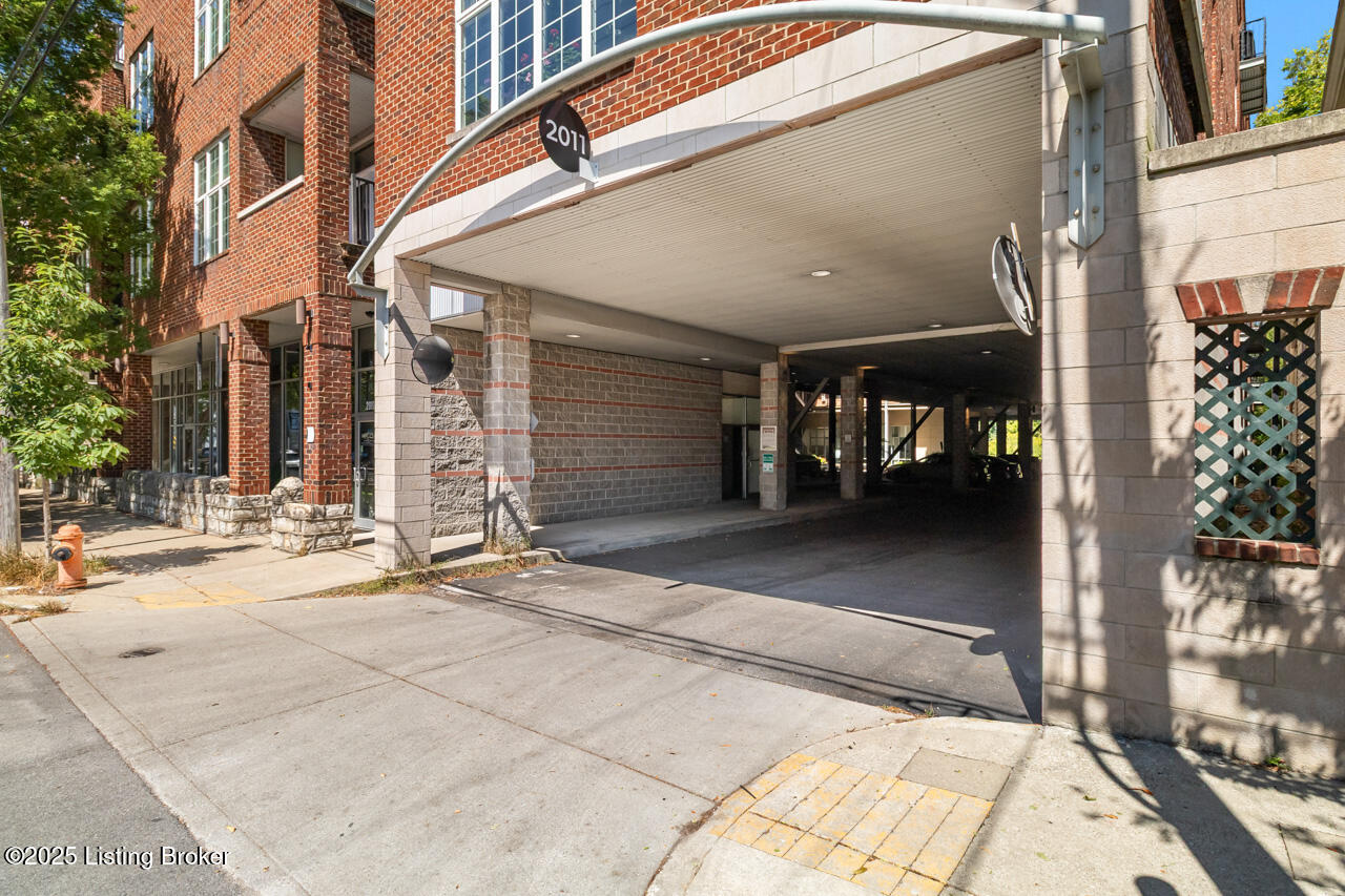 2011 Frankfort Ave, 204