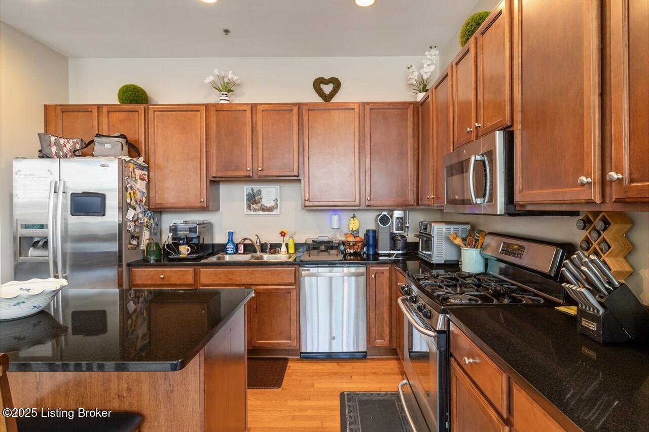 2011 Frankfort Ave, 204