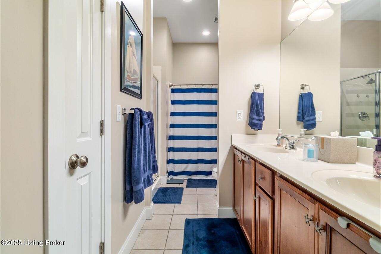 2011 Frankfort Ave, 204