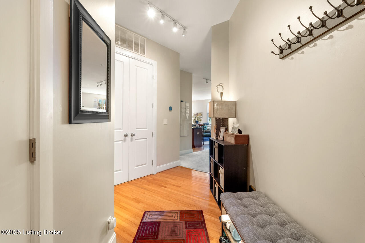 2011 Frankfort Ave, 204