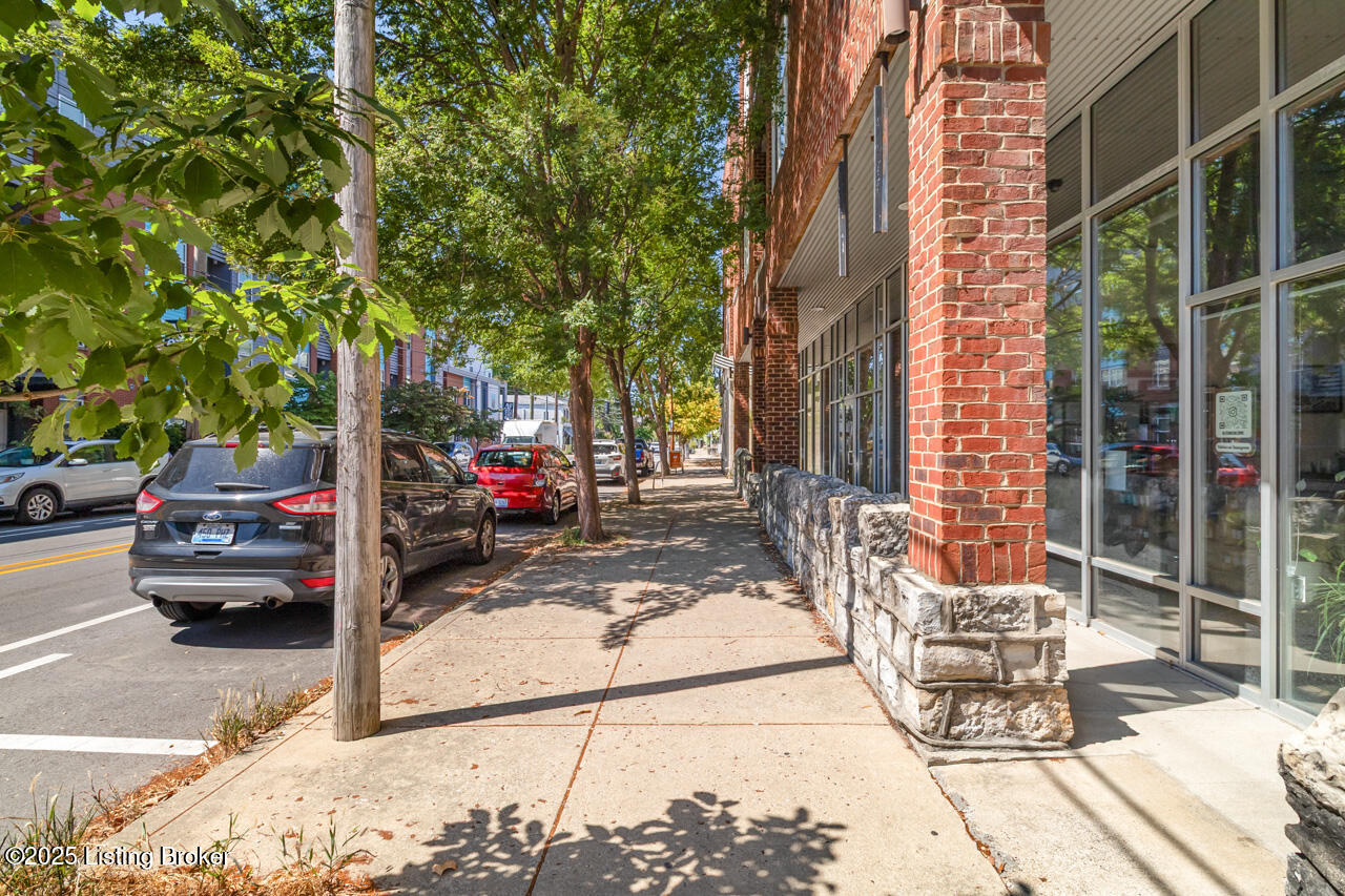 2011 Frankfort Ave, 204