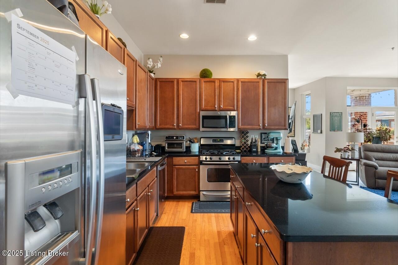 2011 Frankfort Ave, 204