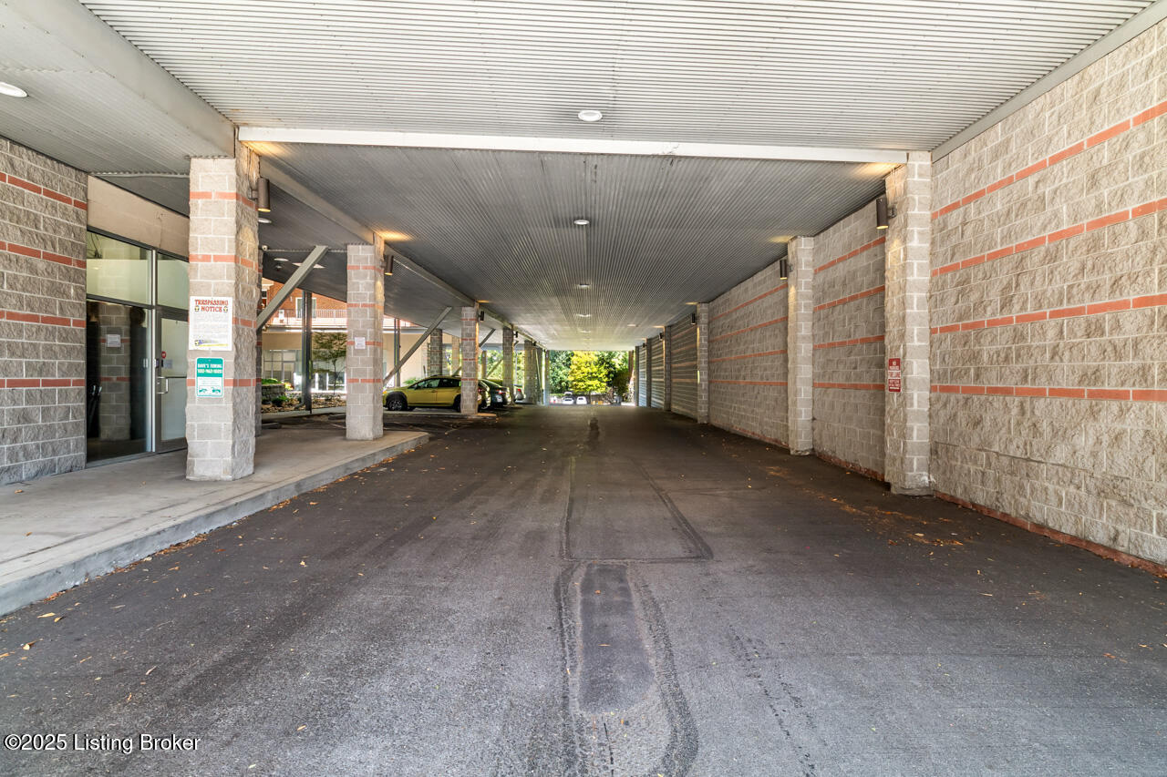 2011 Frankfort Ave, 204