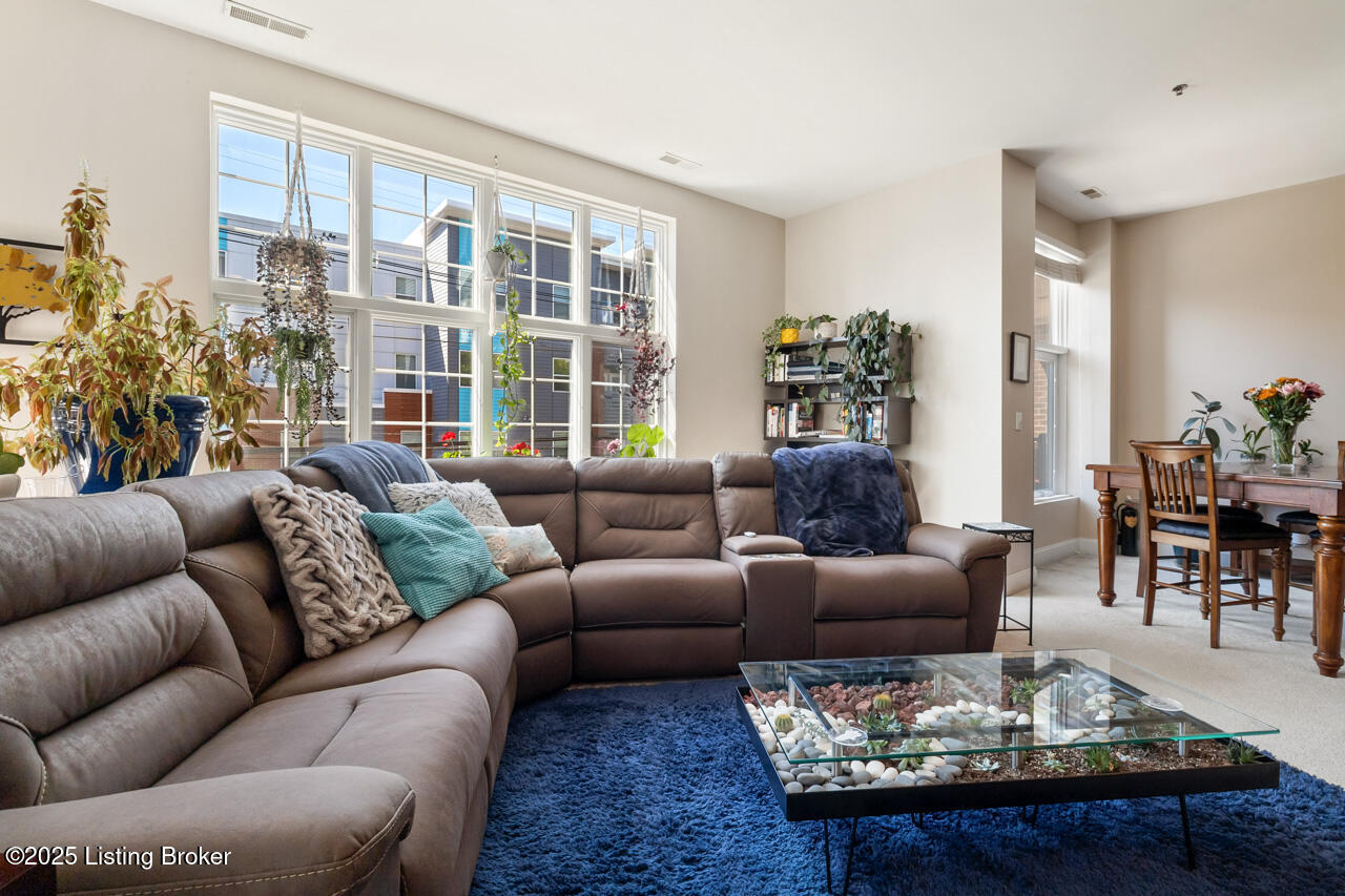 2011 Frankfort Ave, 204