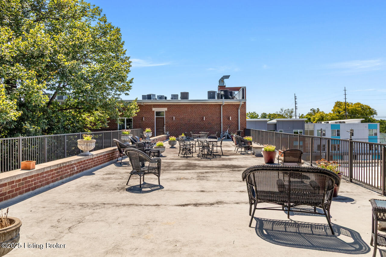 2011 Frankfort Ave, 204