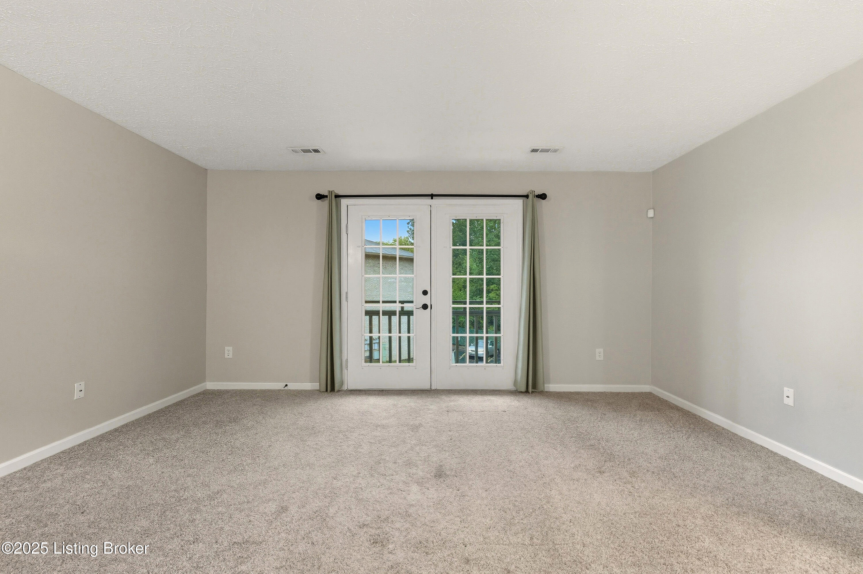 213 Colonial Club Dr