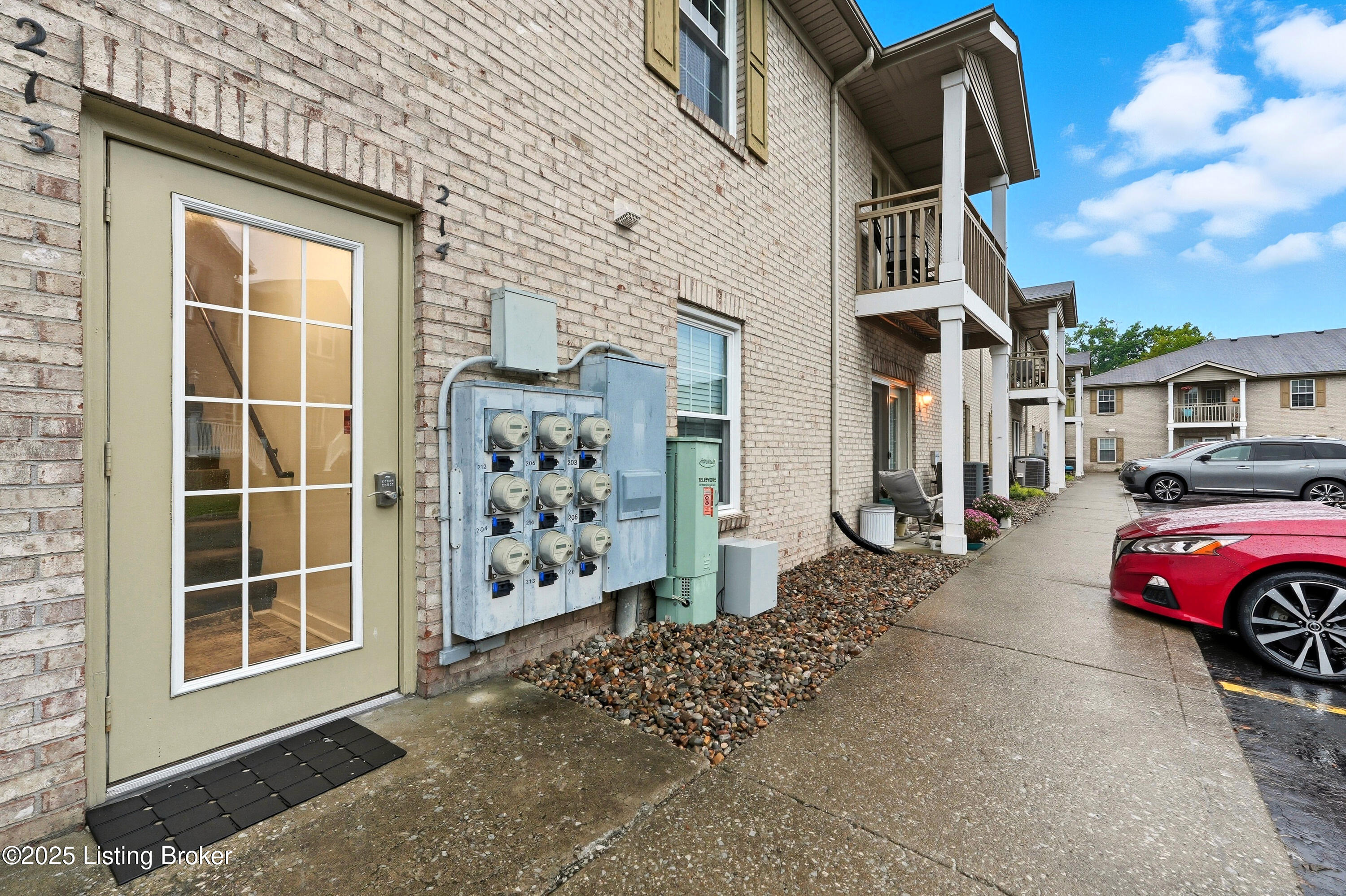 213 Colonial Club Dr