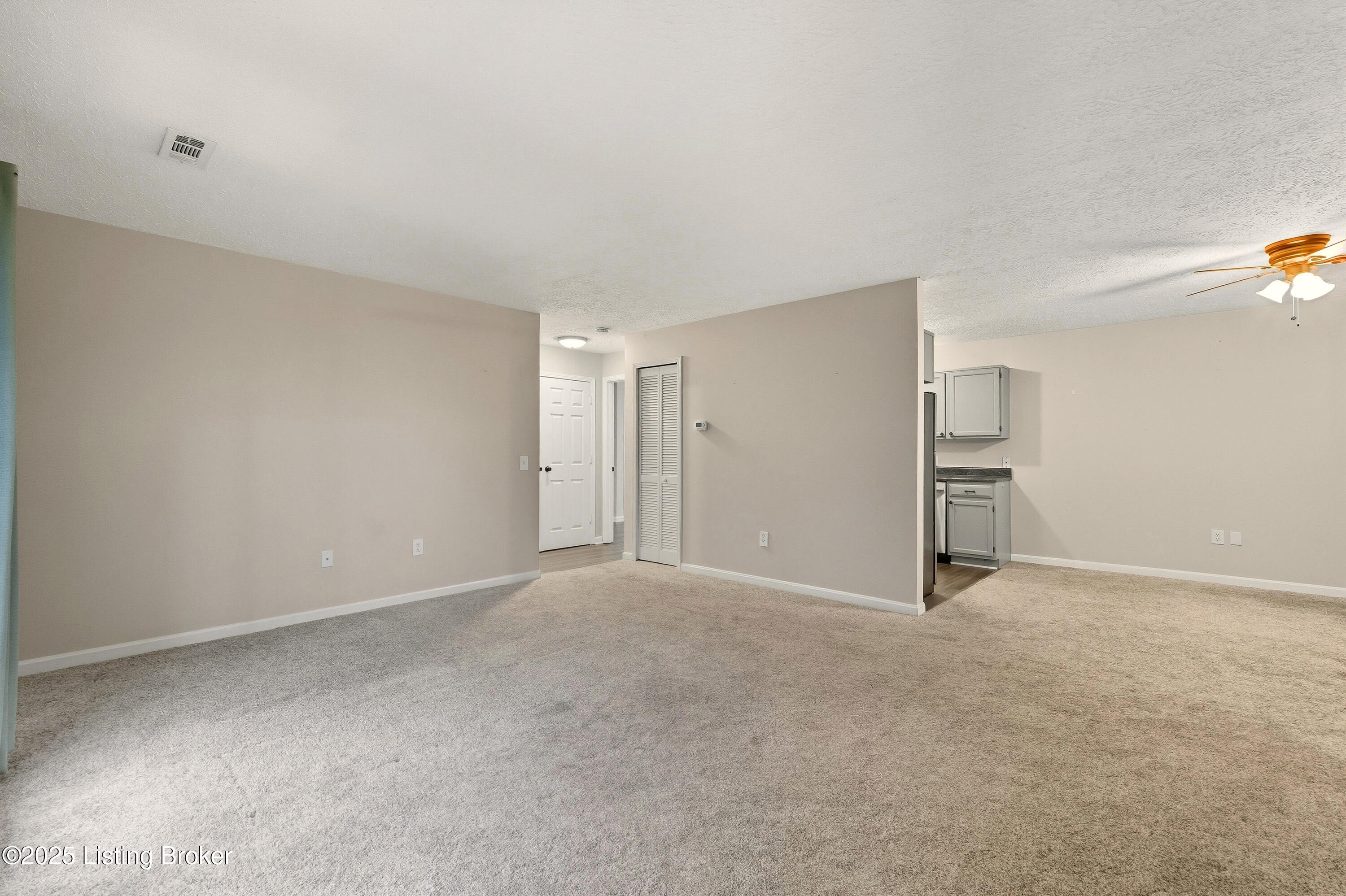 213 Colonial Club Dr