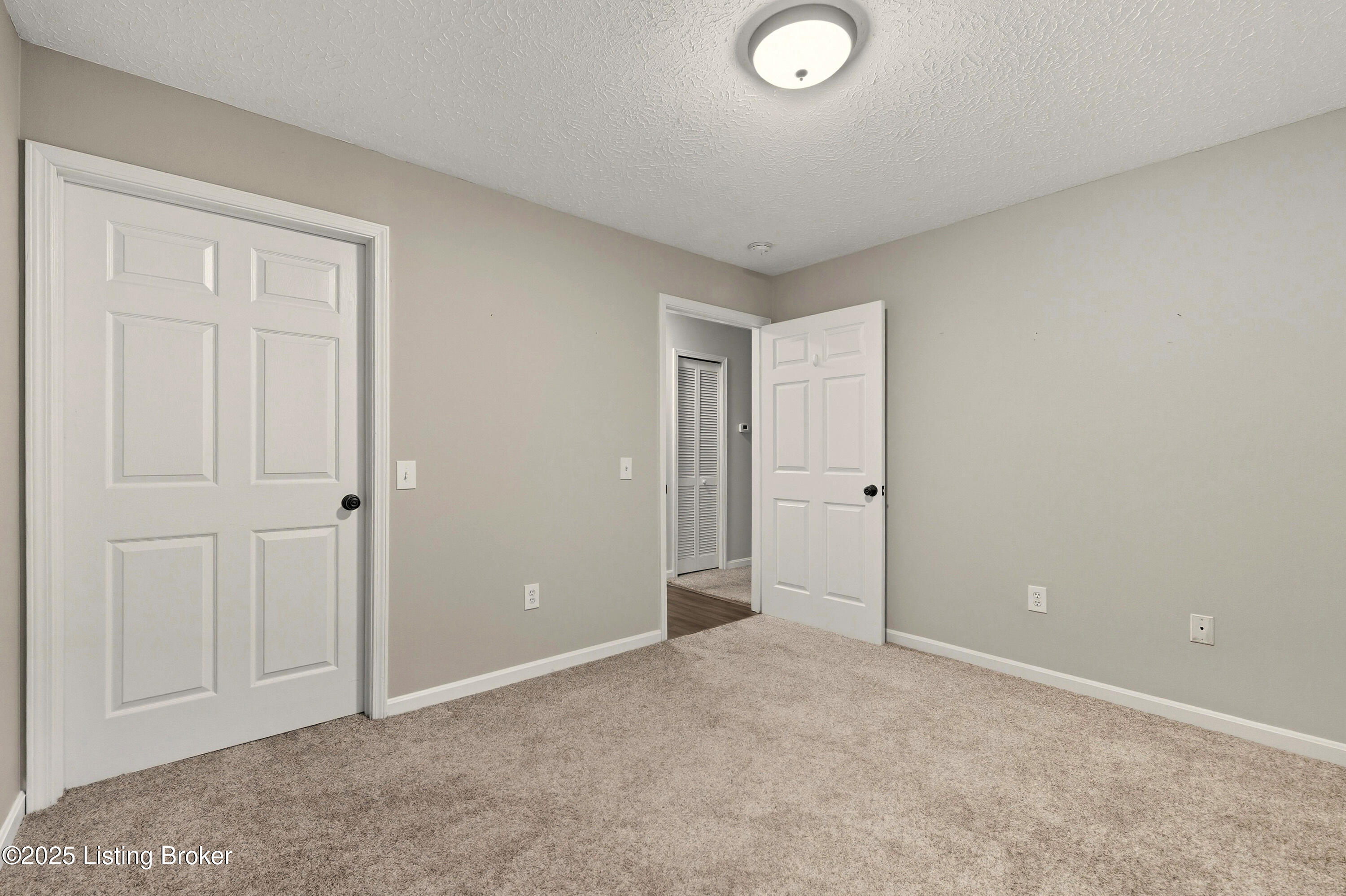 213 Colonial Club Dr