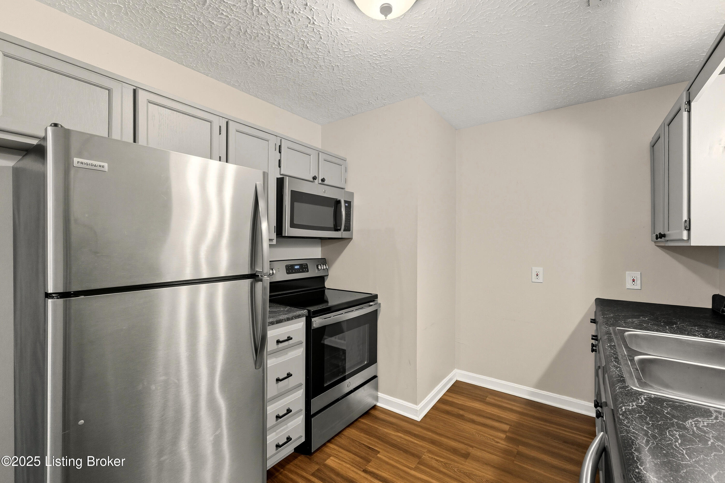 213 Colonial Club Dr