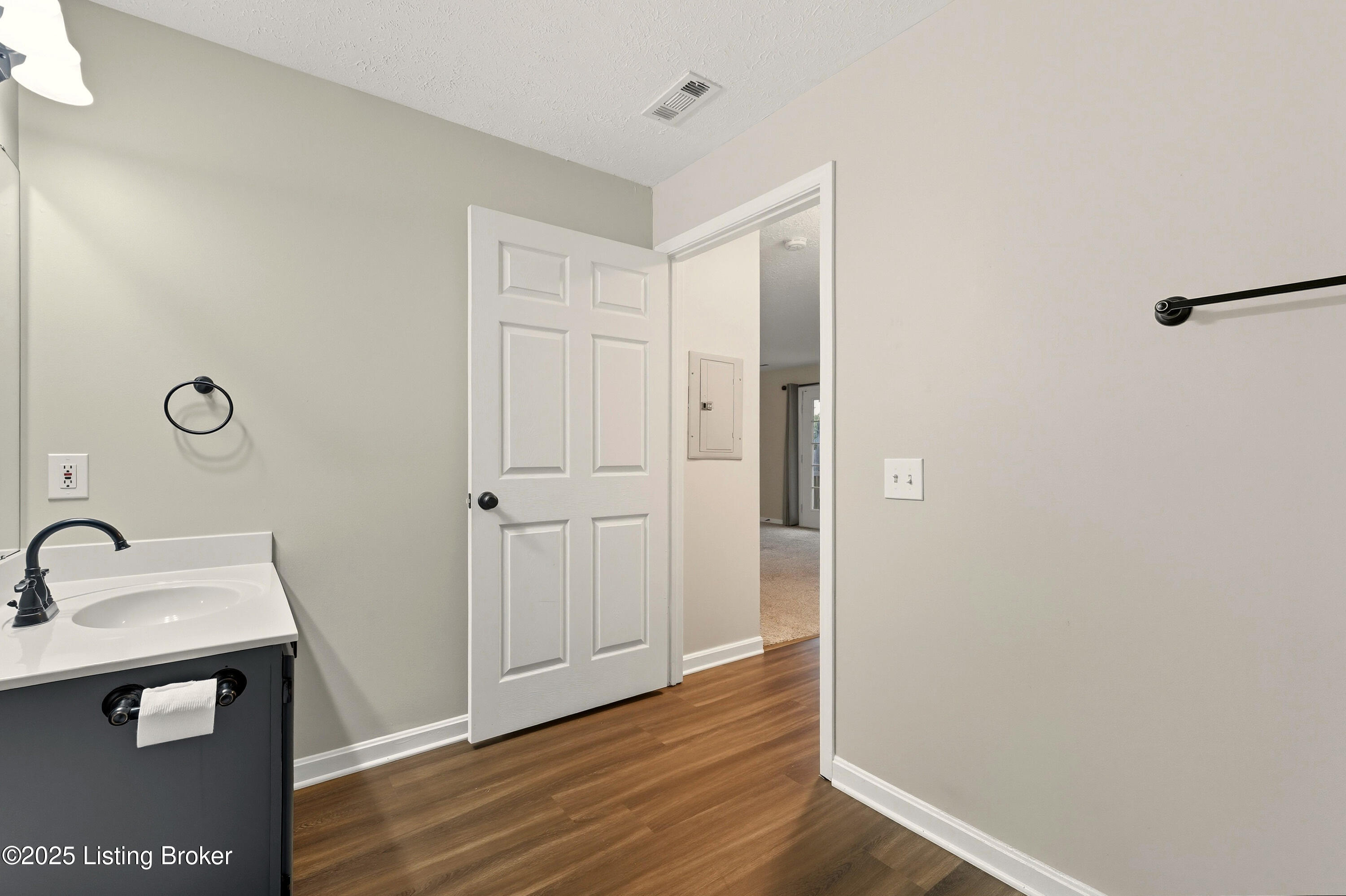 213 Colonial Club Dr