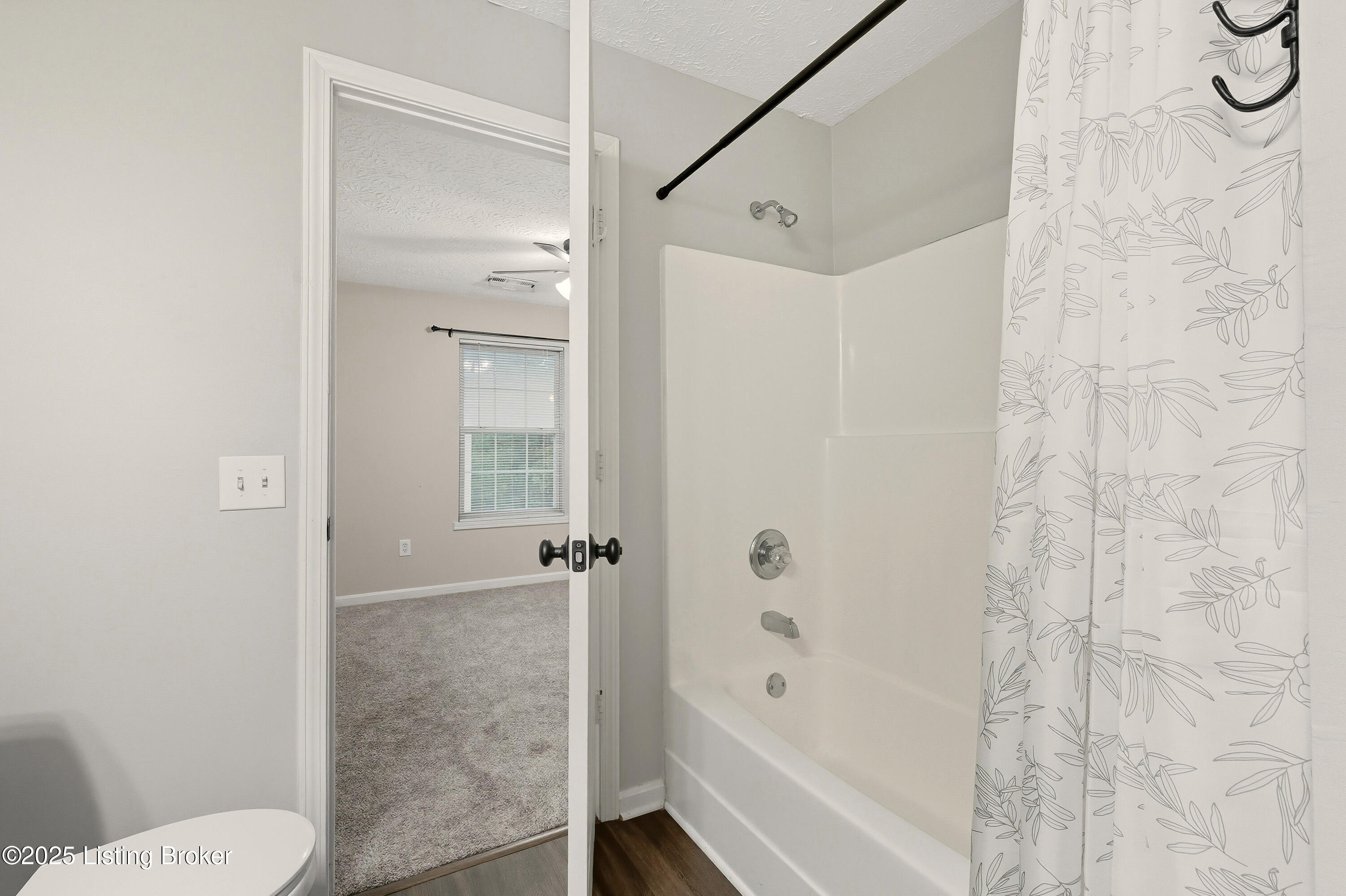 213 Colonial Club Dr