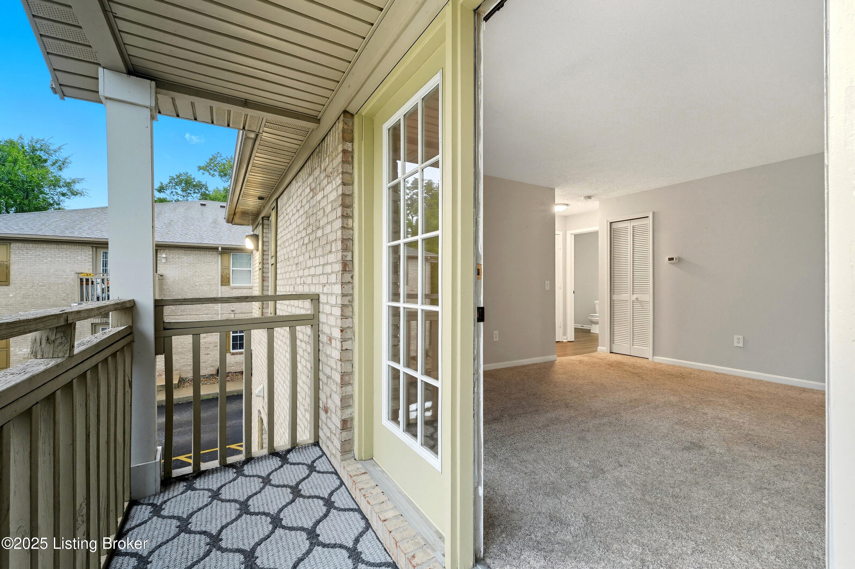 213 Colonial Club Dr