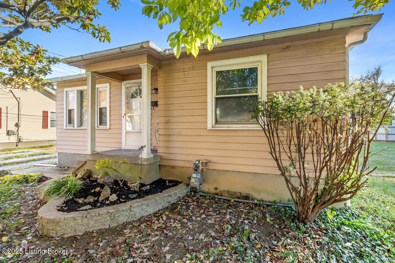 4908 Greenwood Rd