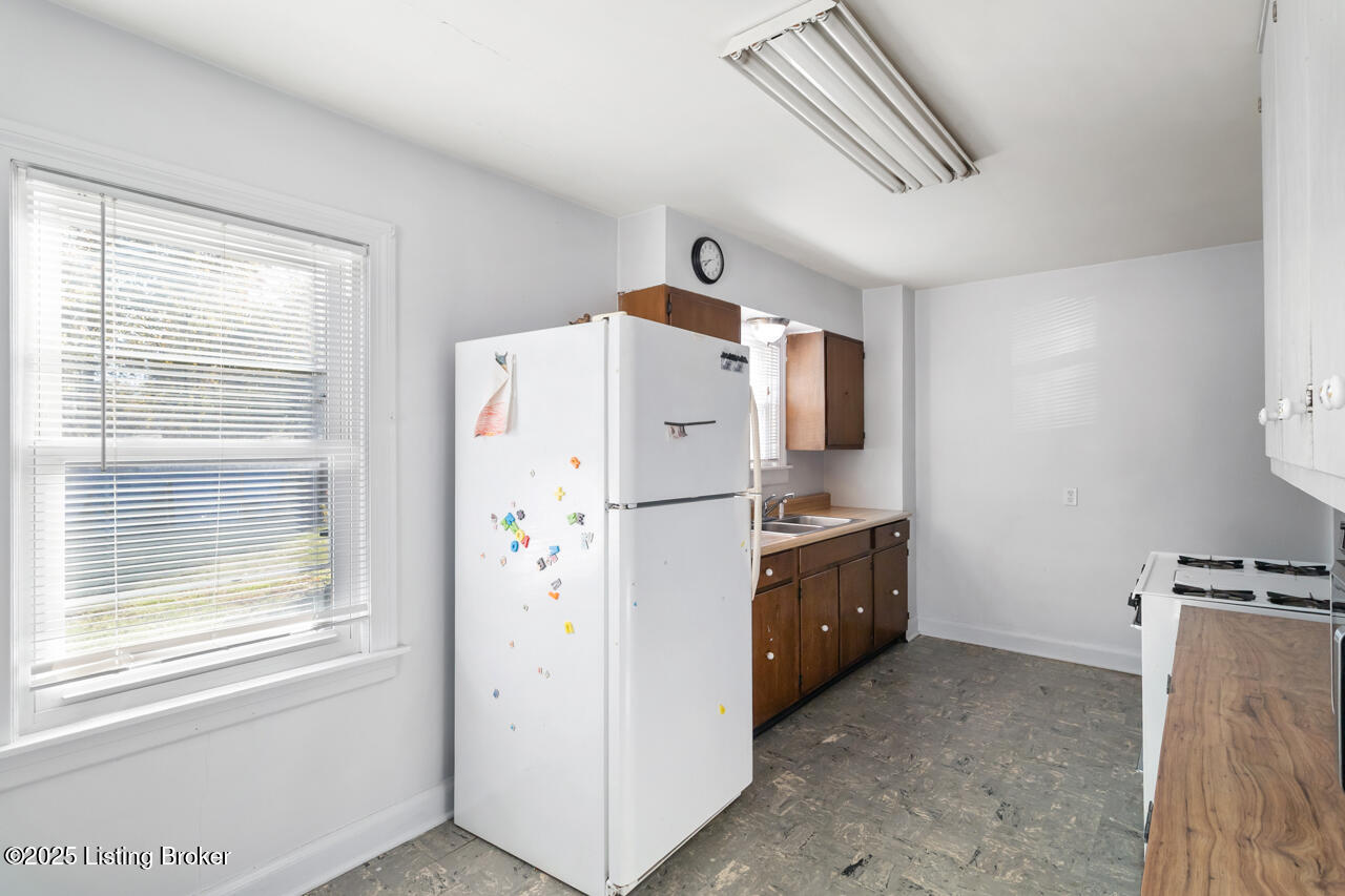 4908 Greenwood Rd